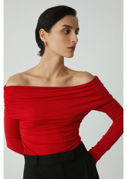 Modest Babel Kadın Slim Fit Dar Kalıp Büzgü Detaylı Kayık Yaka Uzun Kollu Kırmızı Bluz fırsatları