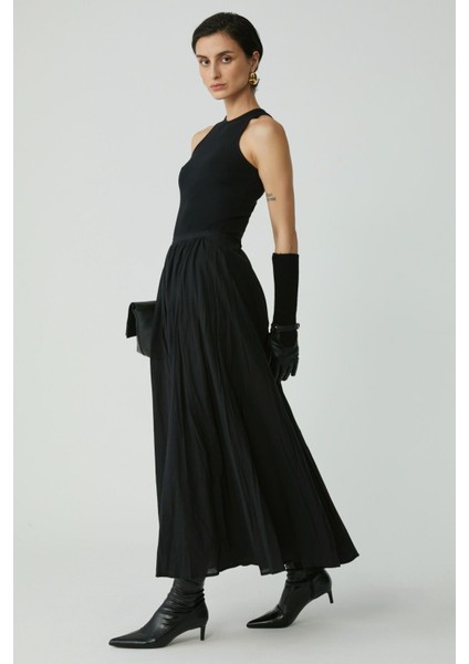 Modest Joyce Kadın Slim Fit Dar Kalıp Sıfır Kol Bisiklet Yaka Örme Crop Siyah Atlet