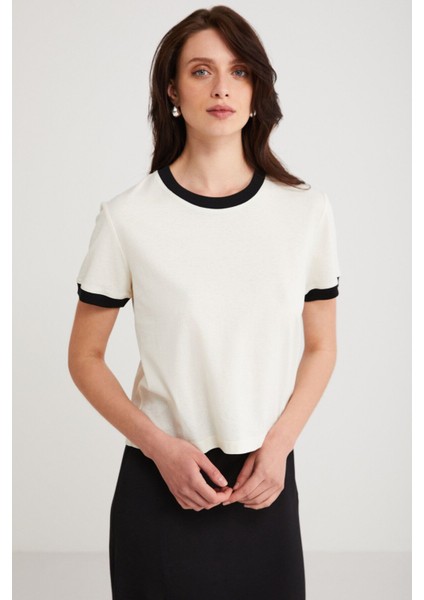 Modest Ashley Kadın %100 Organik Pamuk Biyeli Regular Fit Normal Kalıp Bisiklet Yaka Ekru T-shirt
