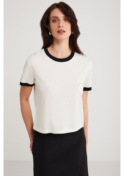Modest Ashley Kadın %100 Organik Pamuk Biyeli Regular Fit Normal Kalıp Bisiklet Yaka Ekru T-shirt
