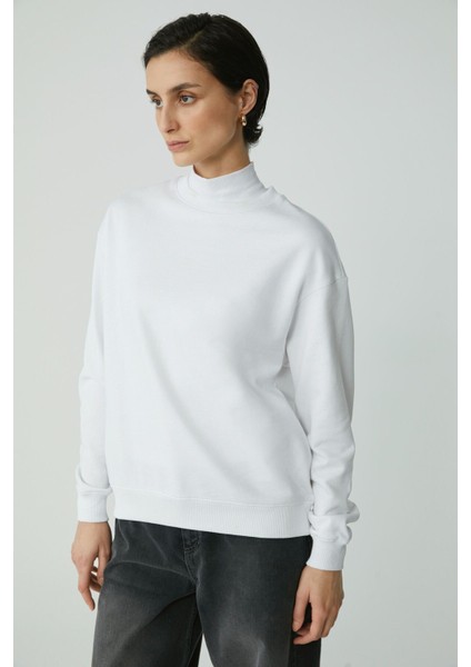 Modest Alfreda Kadın Pamuklu Içi Polarlı Yumuşacık Yuvarlak Yaka Comfort Fit Basıc Beyaz Sweatshirt