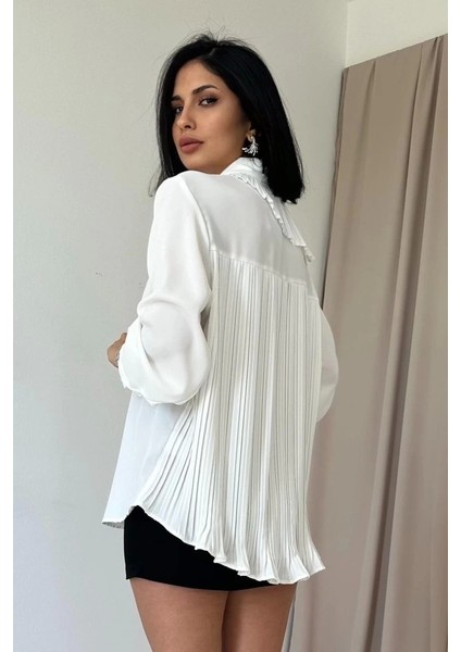 Beyaz Pilise Detaylı Jesica Gömlek fırsatları