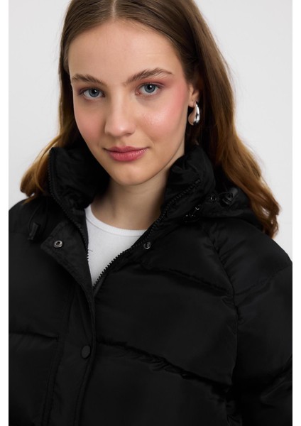 3020 Baskılı Şişme Mont Siyah fırsatları