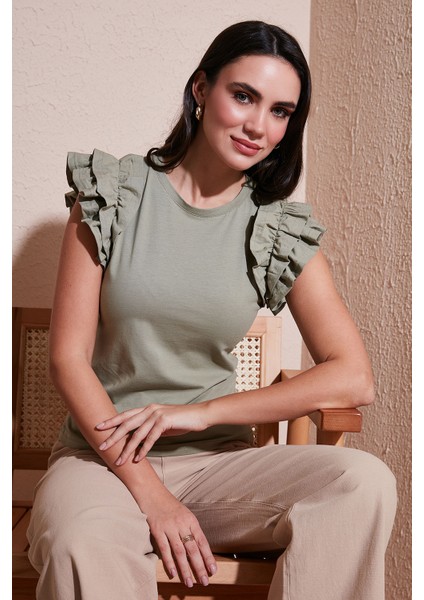 Pamuklu Kolları Fırfırlı Slim Fit Bisiklet Yaka T Shirt Bayan T Shirt 5864500