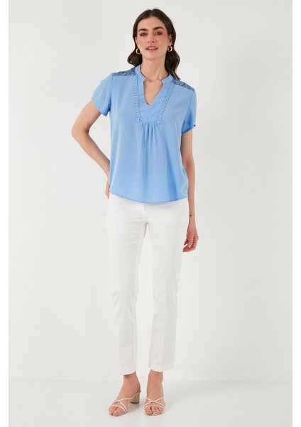 Güpür Detaylı Pamuk Regular Fit V Yaka Bluz Bayan Bluz 611BZ0286