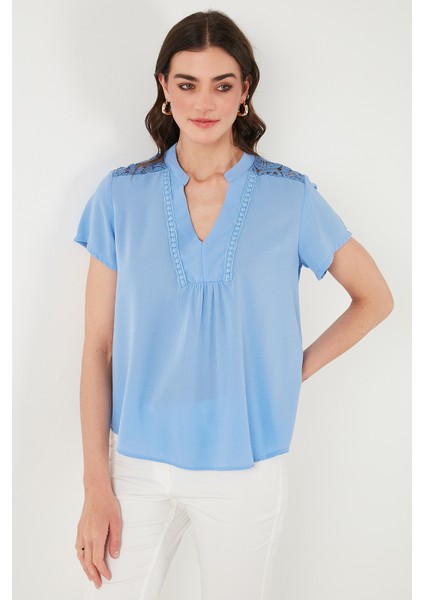 Güpür Detaylı Pamuk Regular Fit V Yaka Bluz Bayan Bluz 611BZ0286