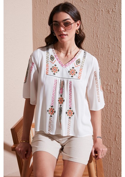 Pamuklu Regular Fit Nakış Işlemeli Bluz Bayan Bluz 611BZ0247