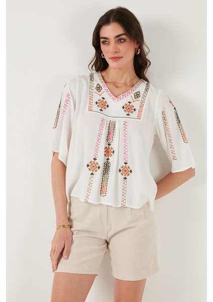 Pamuklu Regular Fit Nakış Işlemeli Bluz Bayan Bluz 611BZ0247