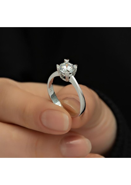 Kalpli Montür Swarovski Taşlı 925 Gümüş Tektaş Yüzük modelleri