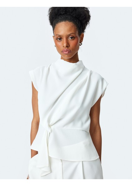 Büzgü Detaylı Kap Kol Dökümlü Dik Yaka Bluz