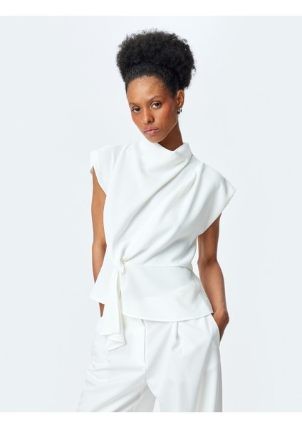 Büzgü Detaylı Kap Kol Dökümlü Dik Yaka Bluz modelleri