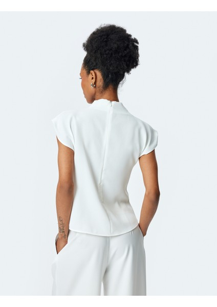 Büzgü Detaylı Kap Kol Dökümlü Dik Yaka Bluz fırsatları