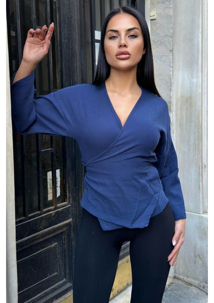 Lacivert Kruvaze Yaka, Çapraz Bağlamalı, Flare Kollu, Salaş Müslin Bluz