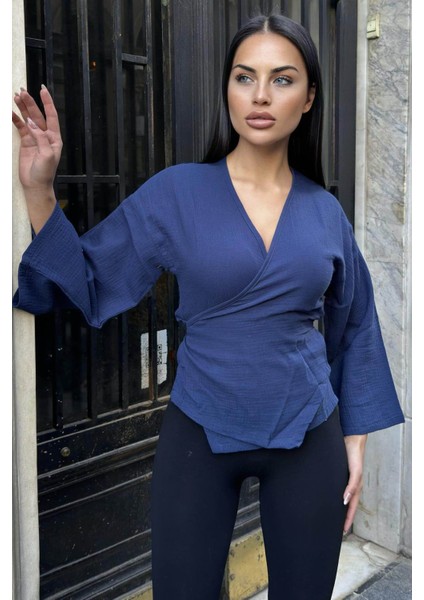 Lacivert Kruvaze Yaka, Çapraz Bağlamalı, Flare Kollu, Salaş Müslin Bluz modelleri