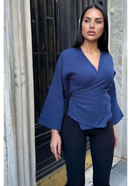 Lacivert Kruvaze Yaka, Çapraz Bağlamalı, Flare Kollu, Salaş Müslin Bluz fırsatları