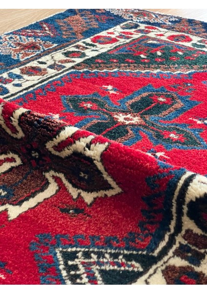 108 x 184 cm Canlı Kırmızı ve Mavi Renkli El Dokuma Antik Kilim