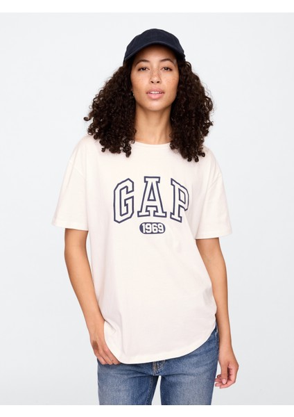 Kadın Kırık Beyaz Gap Arch Logo T-Shirt