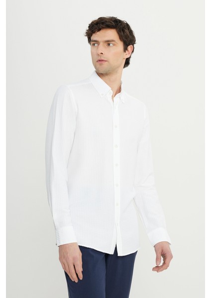 Slim Fit Dar Kesim Düğmeli Yaka Armürlü Gofre Desenli Gömlek