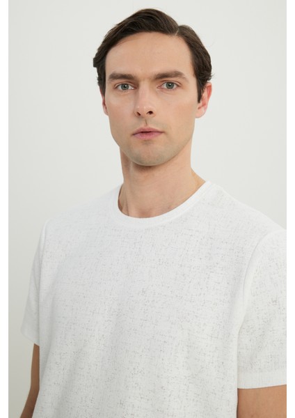 Pamuklu Slim Fit Dar Kesim Bisiklet Yaka Jakarlı Esnek Tişört fırsatları