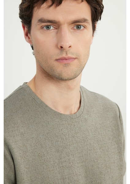 Pamuklu Slim Fit Dar Kesim Bisiklet Yaka Jakarlı Esnek Tişört fırsatları