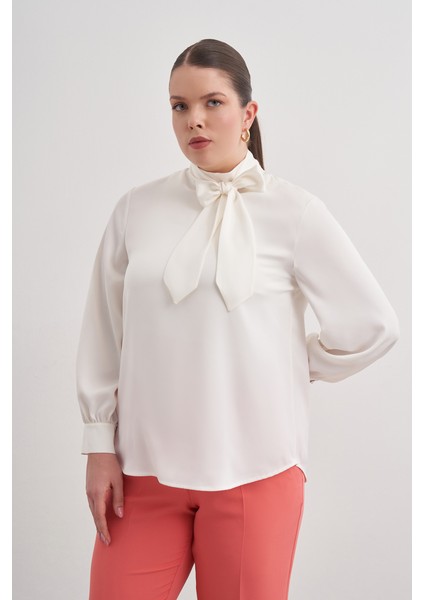 Yakası Bağlama Detaylı Klasik Bluz