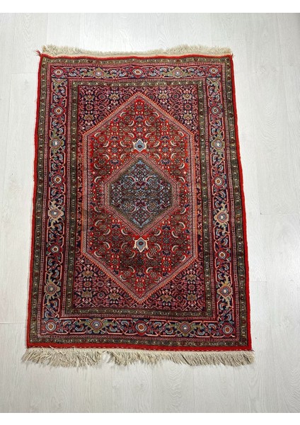 111 x 157 cm Küçük Boy Ender Çiçek Desenli El Dokuma Yün Iran Halısı Kırmızı Renk