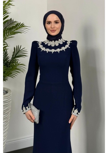 Bloom Kolu ve Boynu Taşlı Abiye Lacivert fırsatları