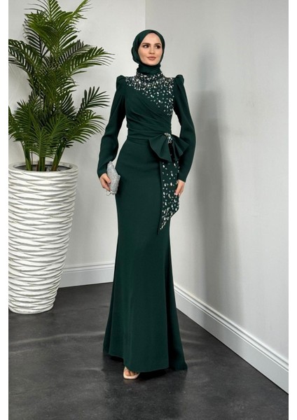 Lalissa Yandan Fiyonklu Taşlı Krep Abiye Zümrüt