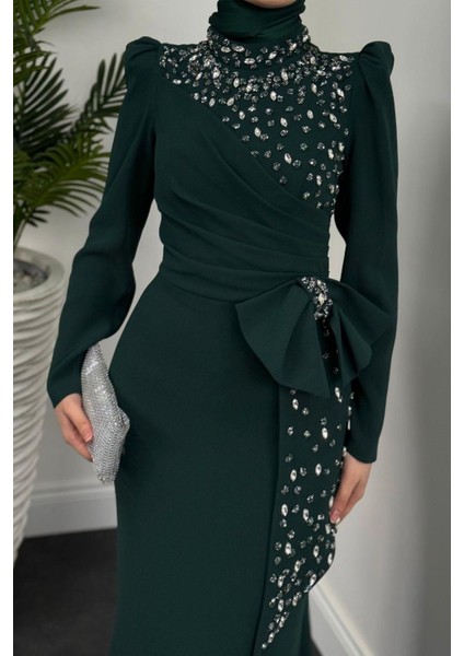 Lalissa Yandan Fiyonklu Taşlı Krep Abiye Zümrüt modelleri