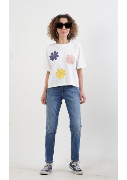Ekru Çiçek Nakışlı Tshirt fiyatları