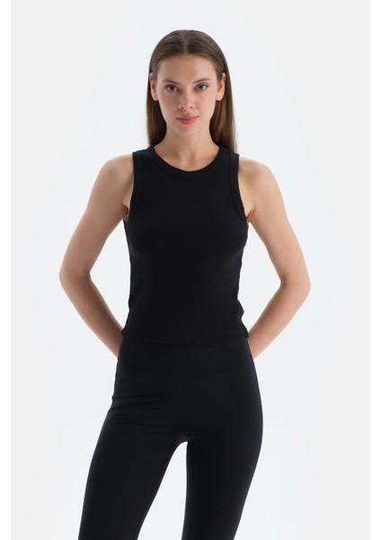 Siyah Kadın Kaşkorse Atlet