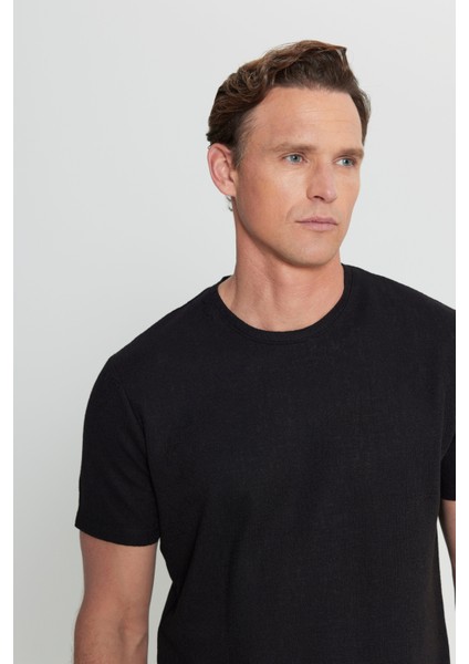 Pamuklu Slim Fit Dar Kesim Bisiklet Yaka Jakarlı Esnek Tişört fırsatları