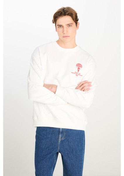 Loose Fit Rahat Kesim Bisiklet Yaka Beyaz Sweatshirt
