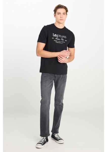 Regular Fit Grafik Bas Siyah Erkek Kısa Kol T-Shirt modelleri