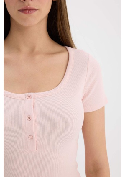 Slim Fit Dar Kesim Yuvarlak Yaka Basic Düz Fitilli Kaşkorse Kısa Kollu Tişört E5781AX25SP indirimleri