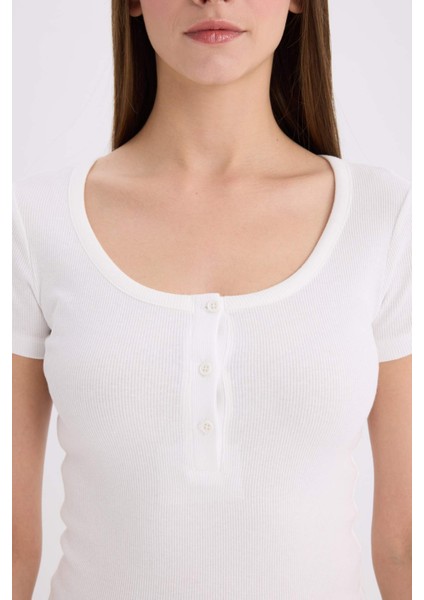 Slim Fit Dar Kesim Yuvarlak Yaka Basic Düz Fitilli Kaşkorse Kısa Kollu Beyaz Tişört E5781AX25SP