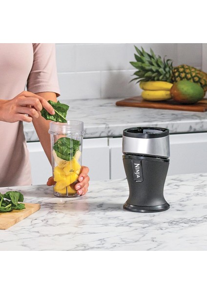 700W Ince Blender ve Smoothie Yapıcı, 2x 470ML Kapaklı Bardaklar - Güçlü Kişisel Blender