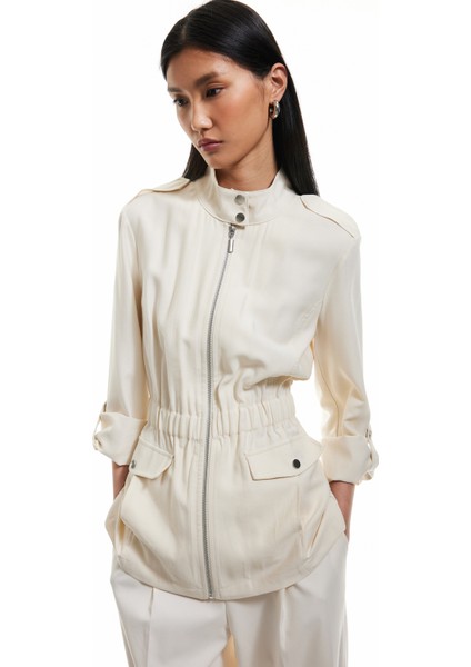 Viskon Uzun Kollu Cepli Fermuarlı Dik Yaka Kısa Trençkot modelleri