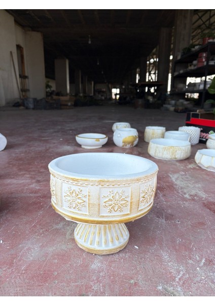 Dekoratif Ayaklı Çiçek Desenli Taş Saks
