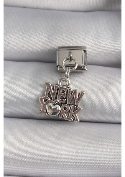 316L Çelik Gümüş Renk Sallantı New York Yazı Model Nomination Charm - Lisinya