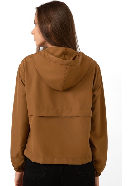 Kadın Taba Su Geçirmez ve Rüzgara Dayanıklı Kapüşonlu Cepli Çıt Çıtlı Mevsimlik Yağmurluk MlY25 Taba fırsatları