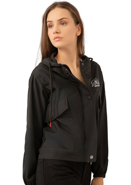 Kadın Siyah Su Geçirmez ve Rüzgara Dayanıklı Kapüşonlu Cepli Çıt Çıtlı Mevsimlik Yağmurluk MlY25 Siyah