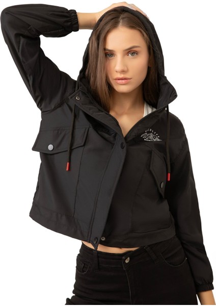 Kadın Siyah Su Geçirmez ve Rüzgara Dayanıklı Kapüşonlu Cepli Çıt Çıtlı Mevsimlik Yağmurluk MlY25 Siyah fiyatları