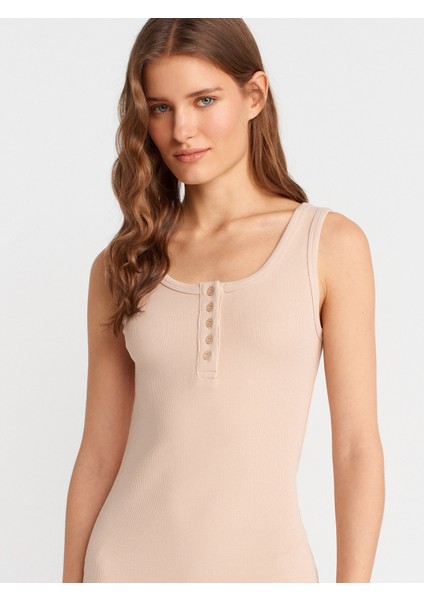 91382 Düğme Detaylı Midi Elbise-Açık Bej fırsatları