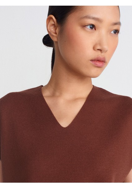 10694 V Yaka Yumuşak Dokulu Triko Süveter-Siyah fırsatları