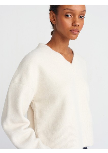 10645 V Yaka Yumuşak Dokulu Triko Kazak-Füme M. modelleri