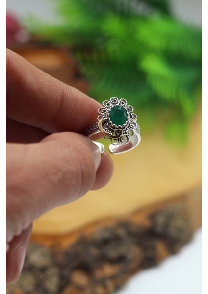 Zümrüt Taşlı Vav Model El Işçiliği 925 Ayar Gümüş Telkari Yüzük 201023831 modelleri