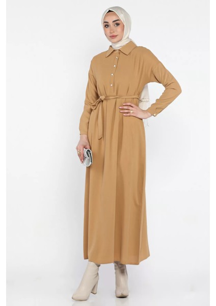 Kadın Polo Yaka Yarım Düğmeli Bel Kuşaklı Tesettür Elbise