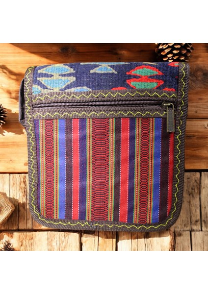 El Dokuma Kilim Desenli Omuz Çantası – Mini Boy, Otantik ve Şık El Yapımı (20x20x5 cm) modelleri