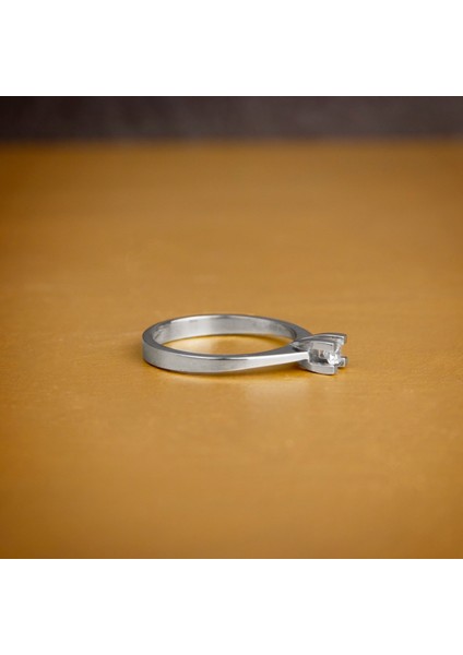 Eğimli Kare Tırnak 925 Ayar Gümüş Tektaş Yüzük- 3 mm